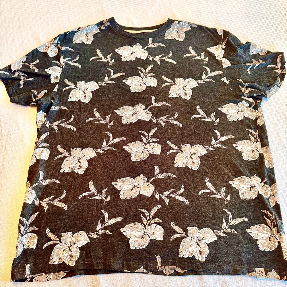 Free Planet‎ Mens 2X Tropical Hibiscus Floral Print T-Shirt Charcoal Grey